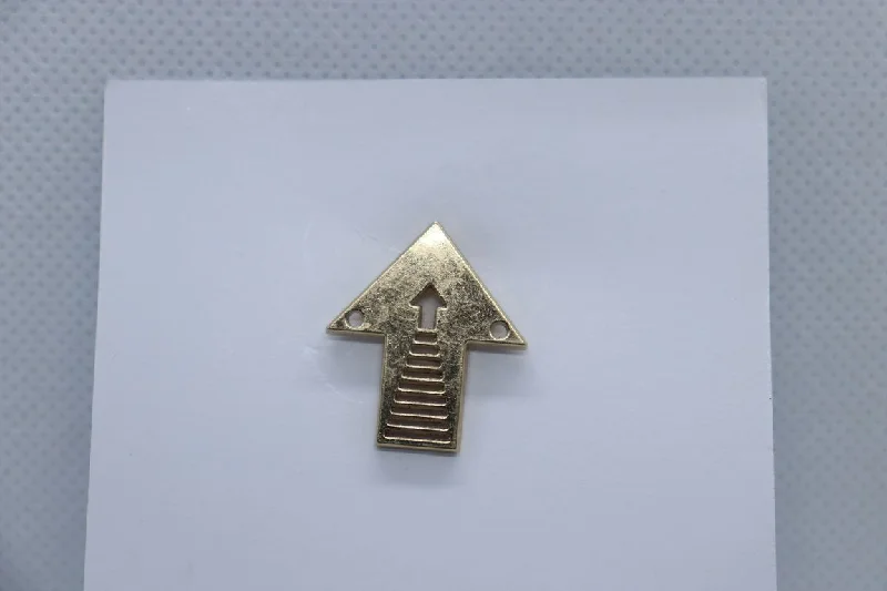 Golden Arrow Design Imitation Jewellery Lapel Pin