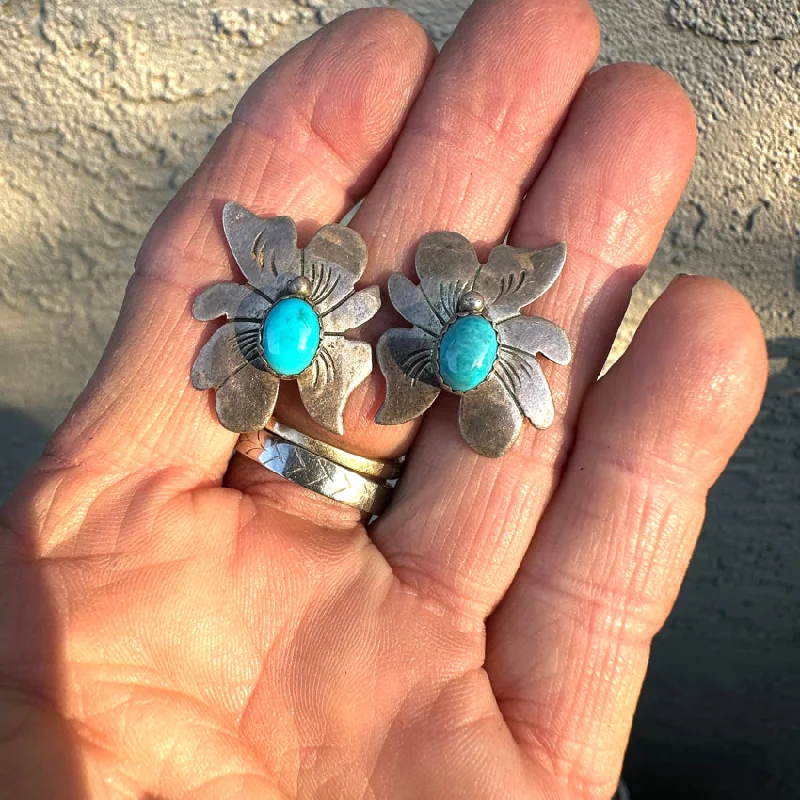 Vintage Southwestern Sterling Silver & Turquoise Flower Pierced Post Earrings